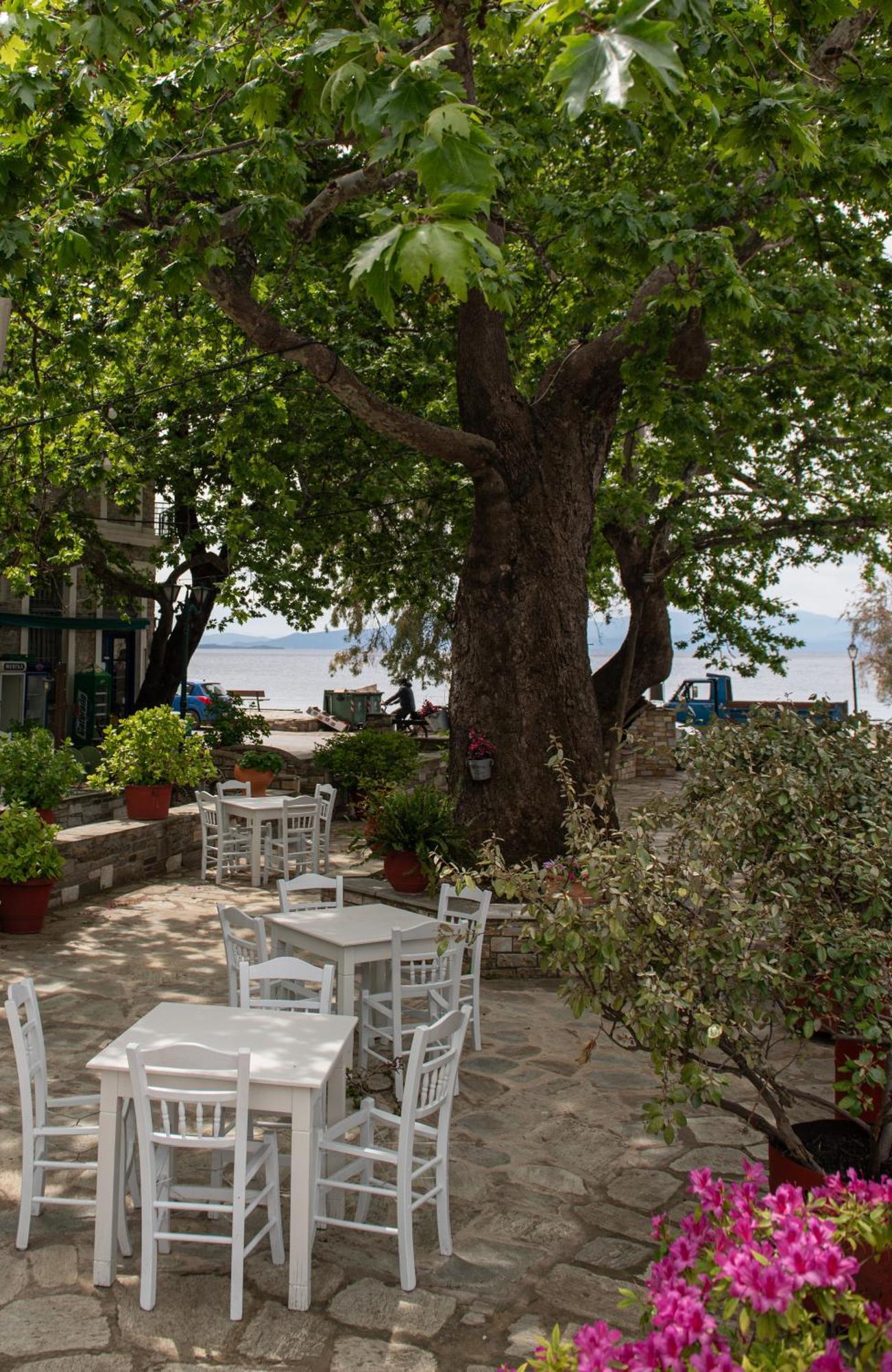 Karavia Lux Inn Afissos Eksteriør billede