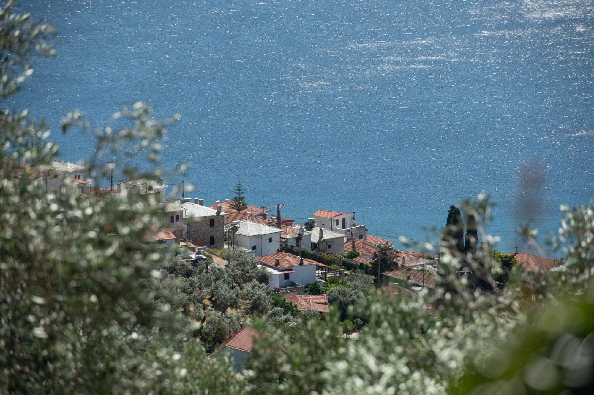 Karavia Lux Inn Afissos Eksteriør billede