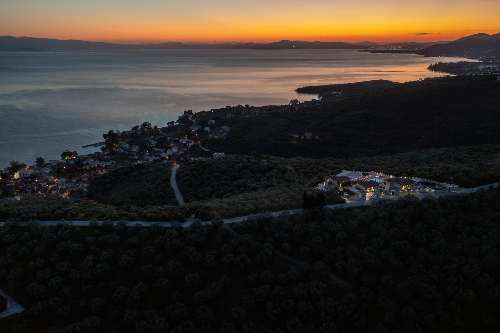 Karavia Lux Inn Afissos Eksteriør billede